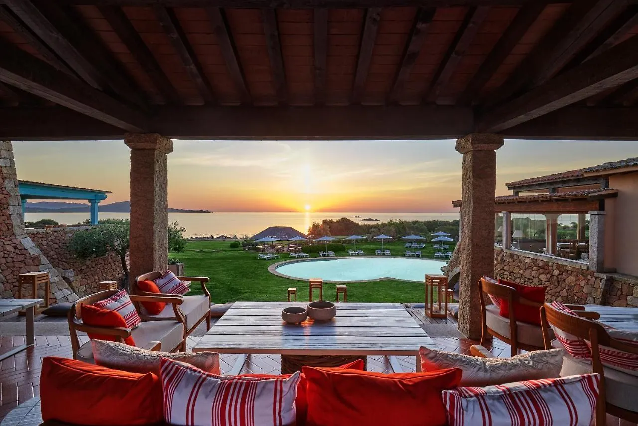 Due Lune Puntaldia Resort & Golf San Teodoro 5*,  Olaszország